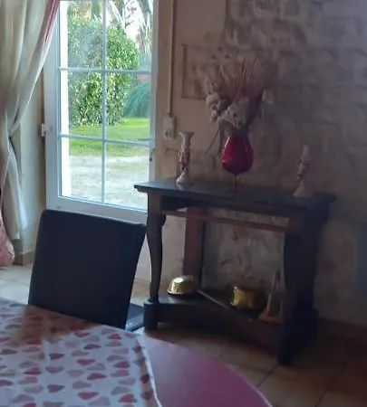 Holiday home Rouge Calme Et Nature