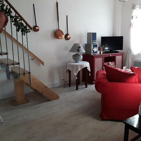 Holiday home Rouge Calme Et Nature Allas-Bocage