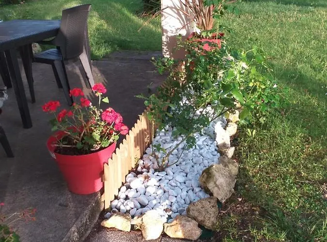 Rouge Calme Et Nature *